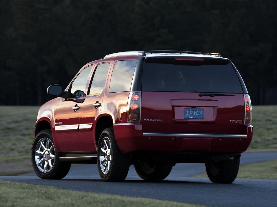  GMC Yukon Denali 2006 года  (фото 8 из 22)